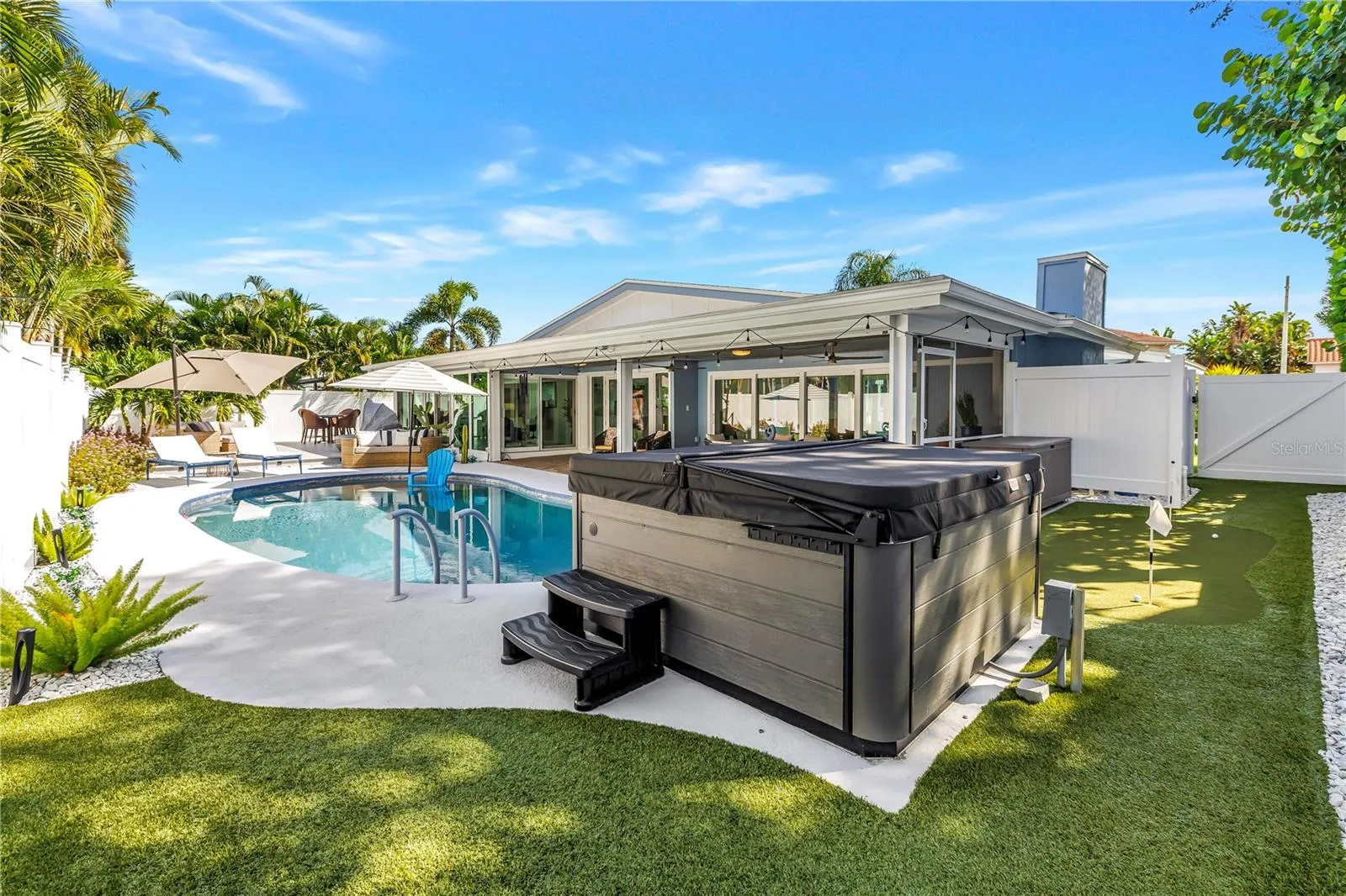 Separate therapy hot tub with multiple therapeutic jets.