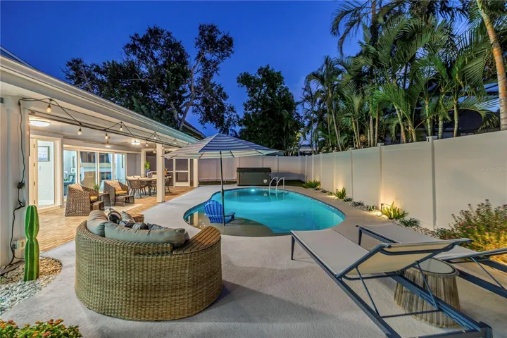 Covered and uncovered areas for your enjoyment.