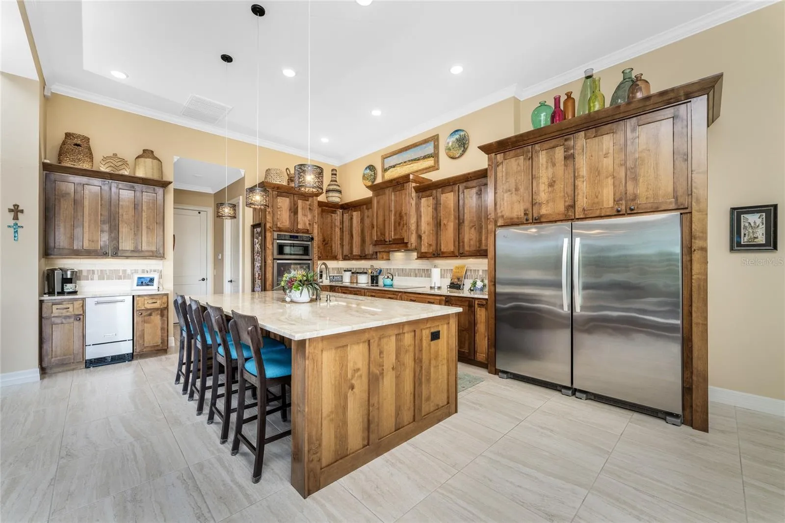 Gorgeous Kitchen and Large Island