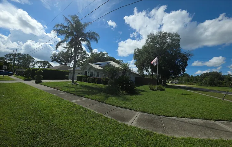 Large Cornet Fenced Property