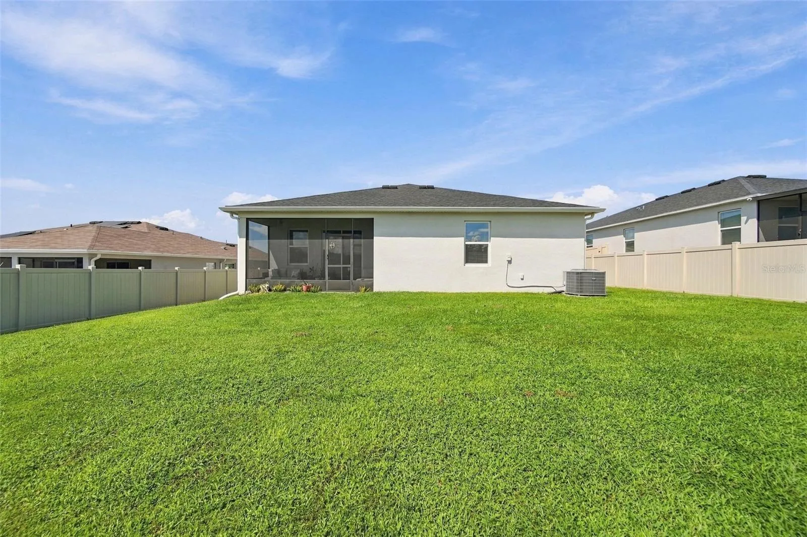 Backyard perfect for bbqs or kids playing
