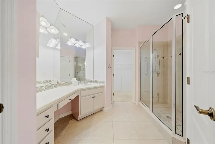 Downatairs Primary Ensuite Bath