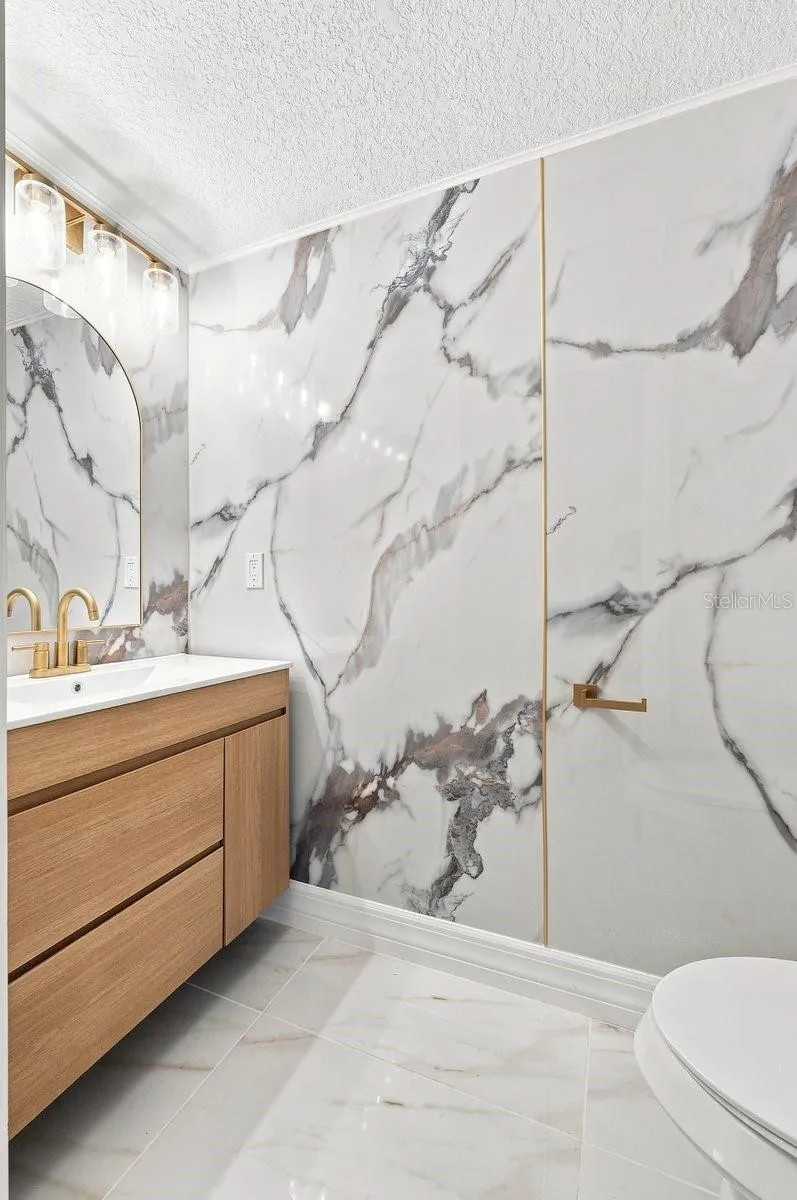 1st FL 1/2 Bathroom