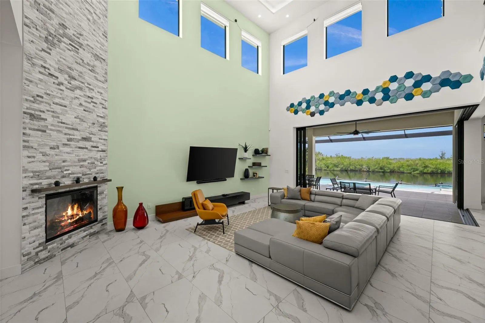 Living room with floor-to-ceiling fireplace