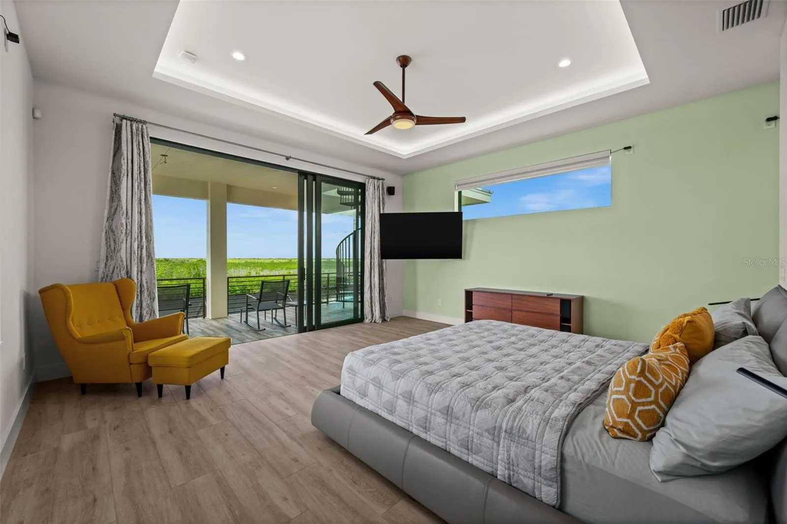 4th Bedroom, 2nd Primary upstairs