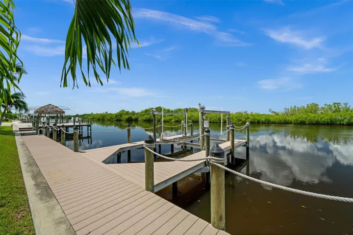 Dock with 10,000 lb boat lift