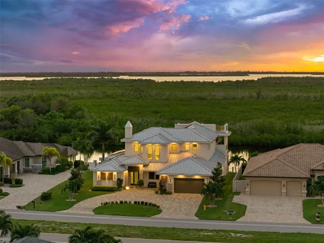 The circle drive is big enough for all your guests