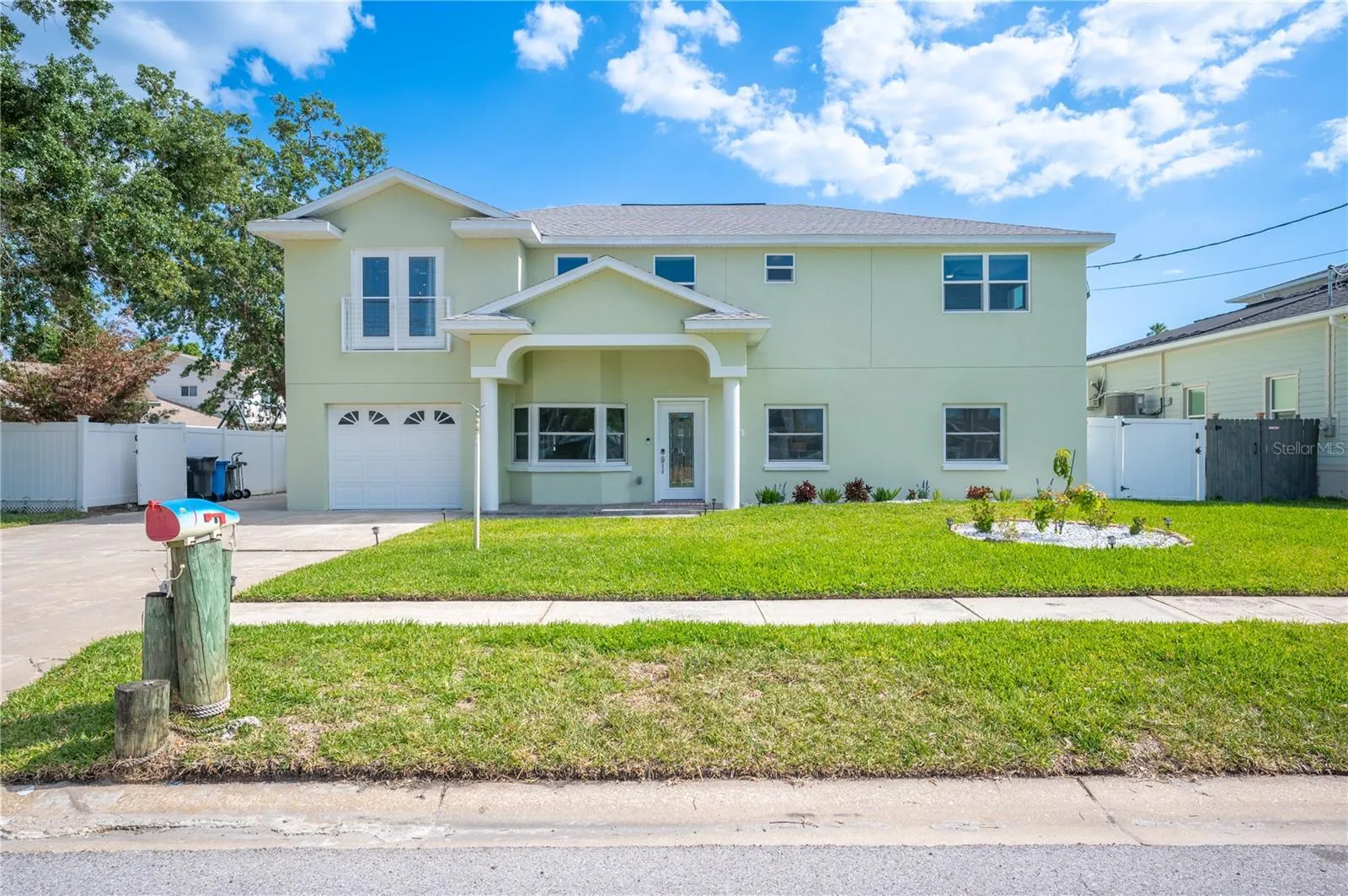 8704 Bay Crest Front
