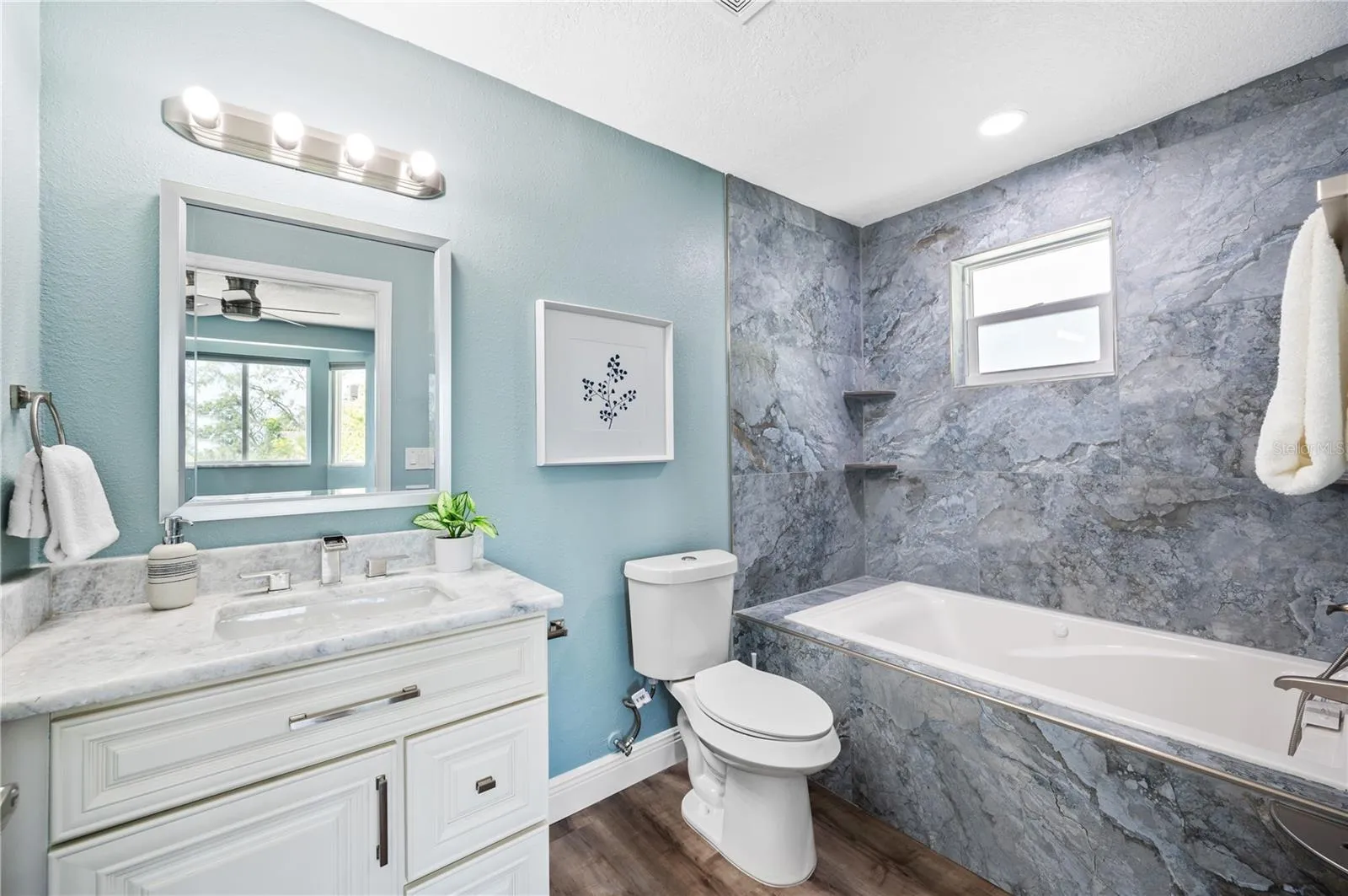 En suite Bathroom 2nd Floor 2