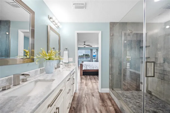 En suite Bathroom 2nd Floor