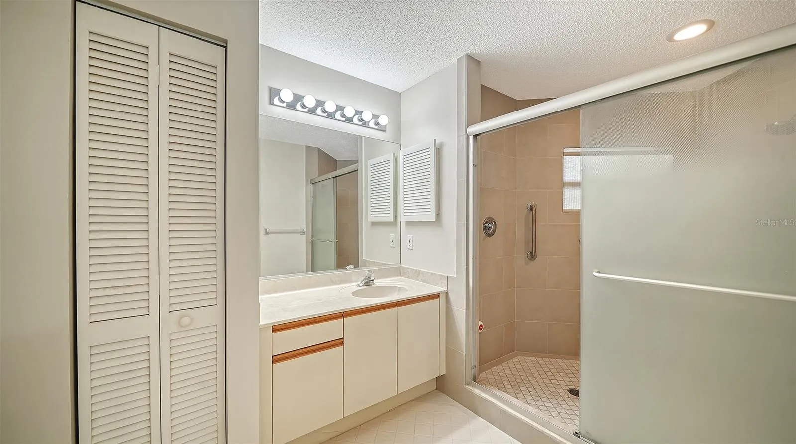 2nd sink by the shower