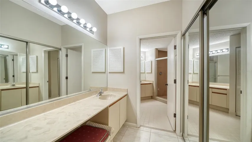 1 sink by the closet