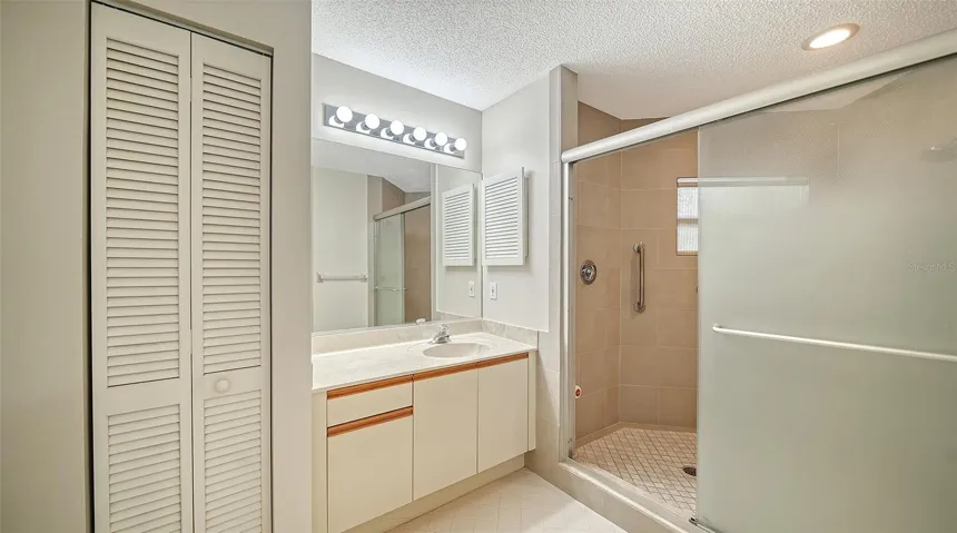 2nd sink by the shower