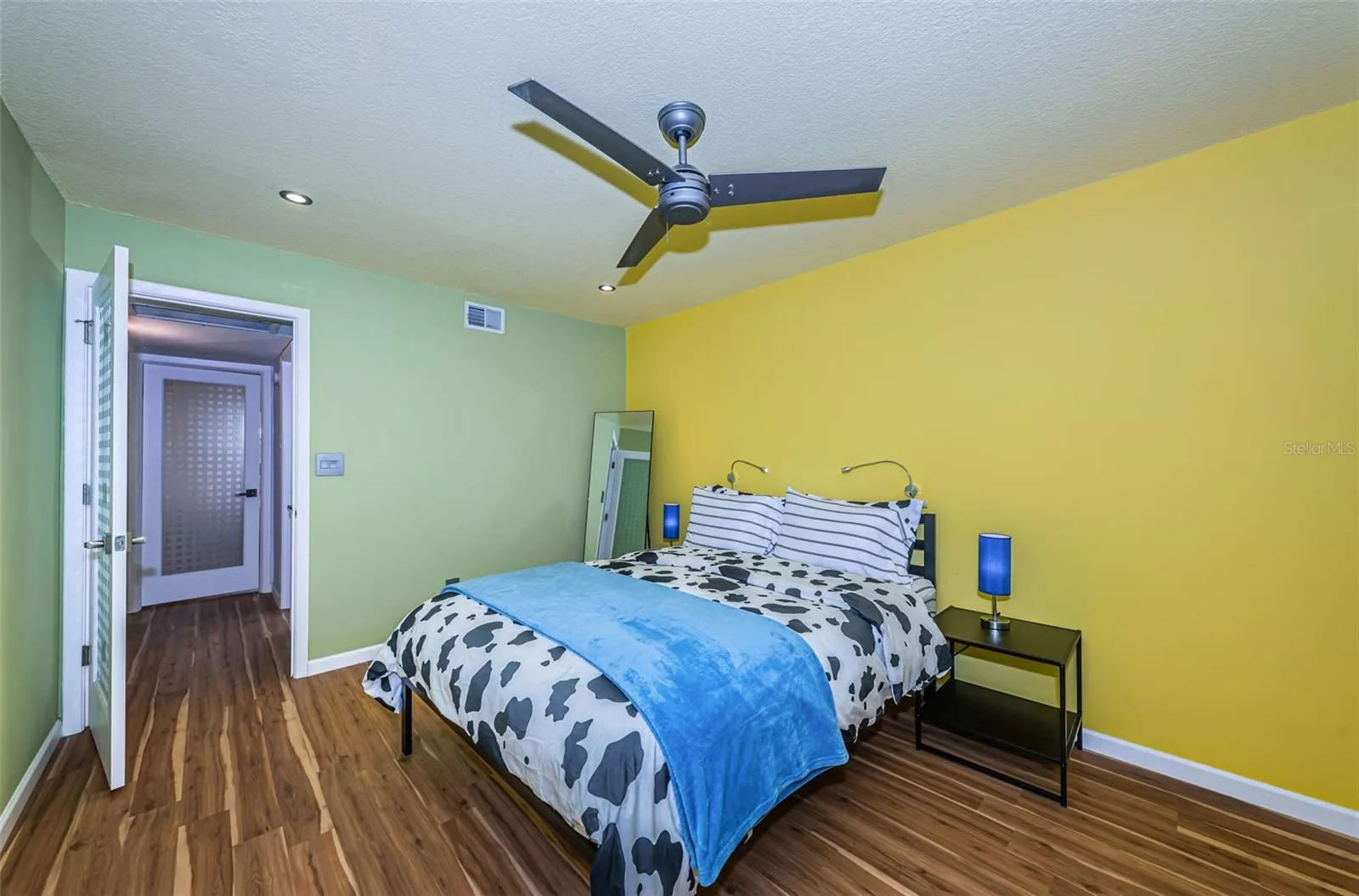 Very spacious master bedroom