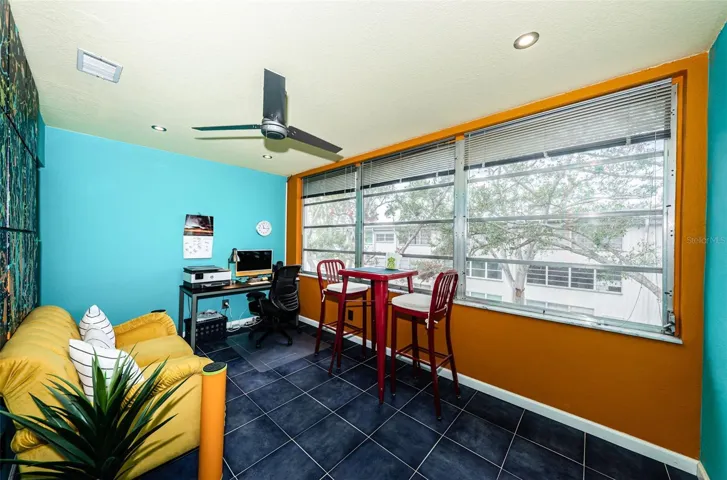 Light, bright Florida room