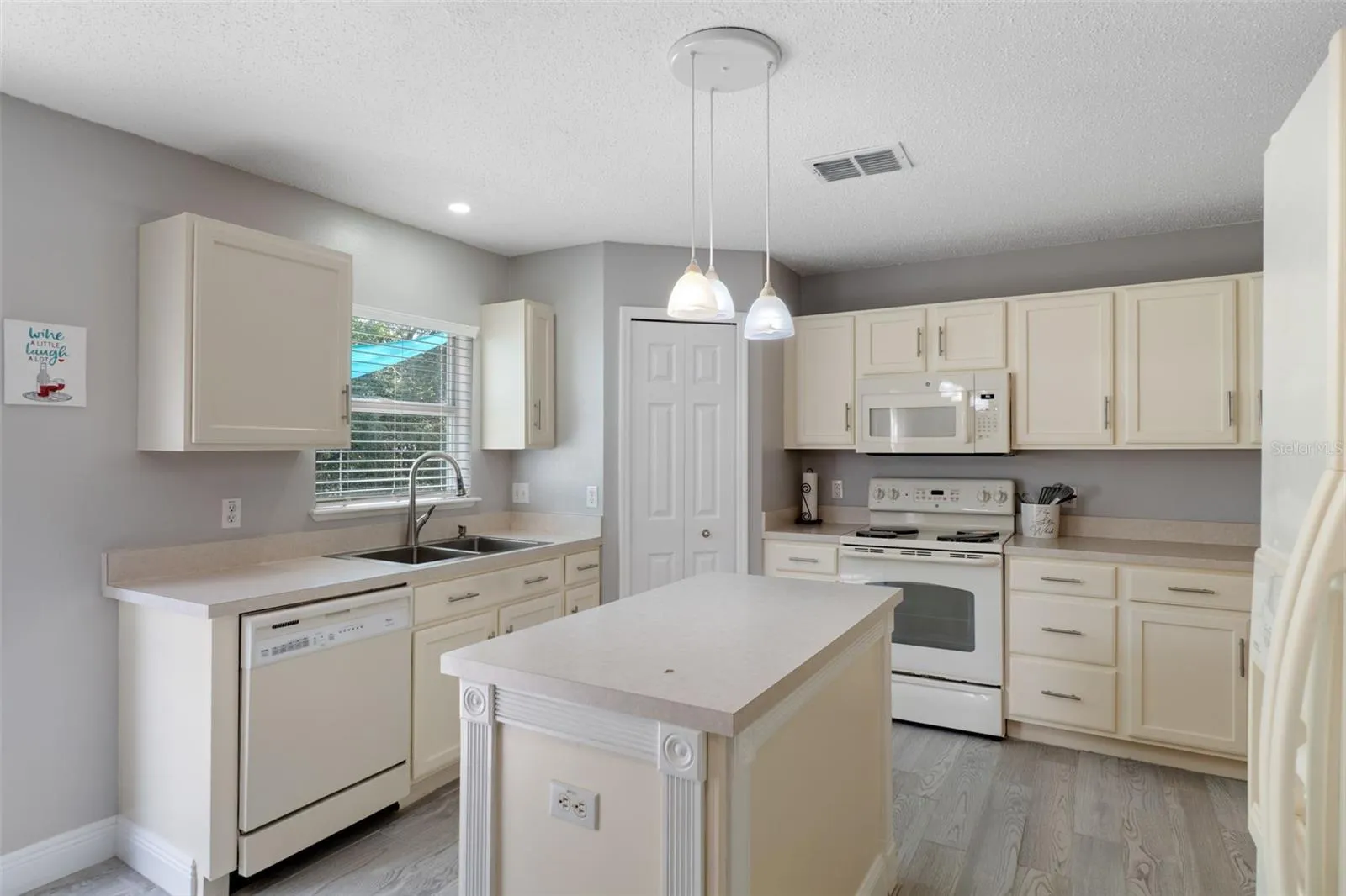 Kitchen & Island Space