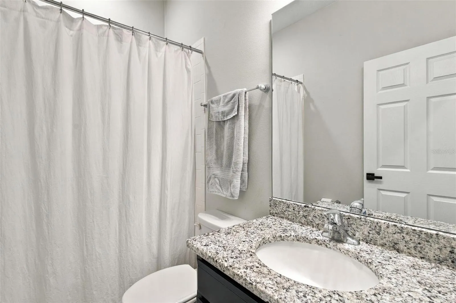 Bright and fresh bathroom.
