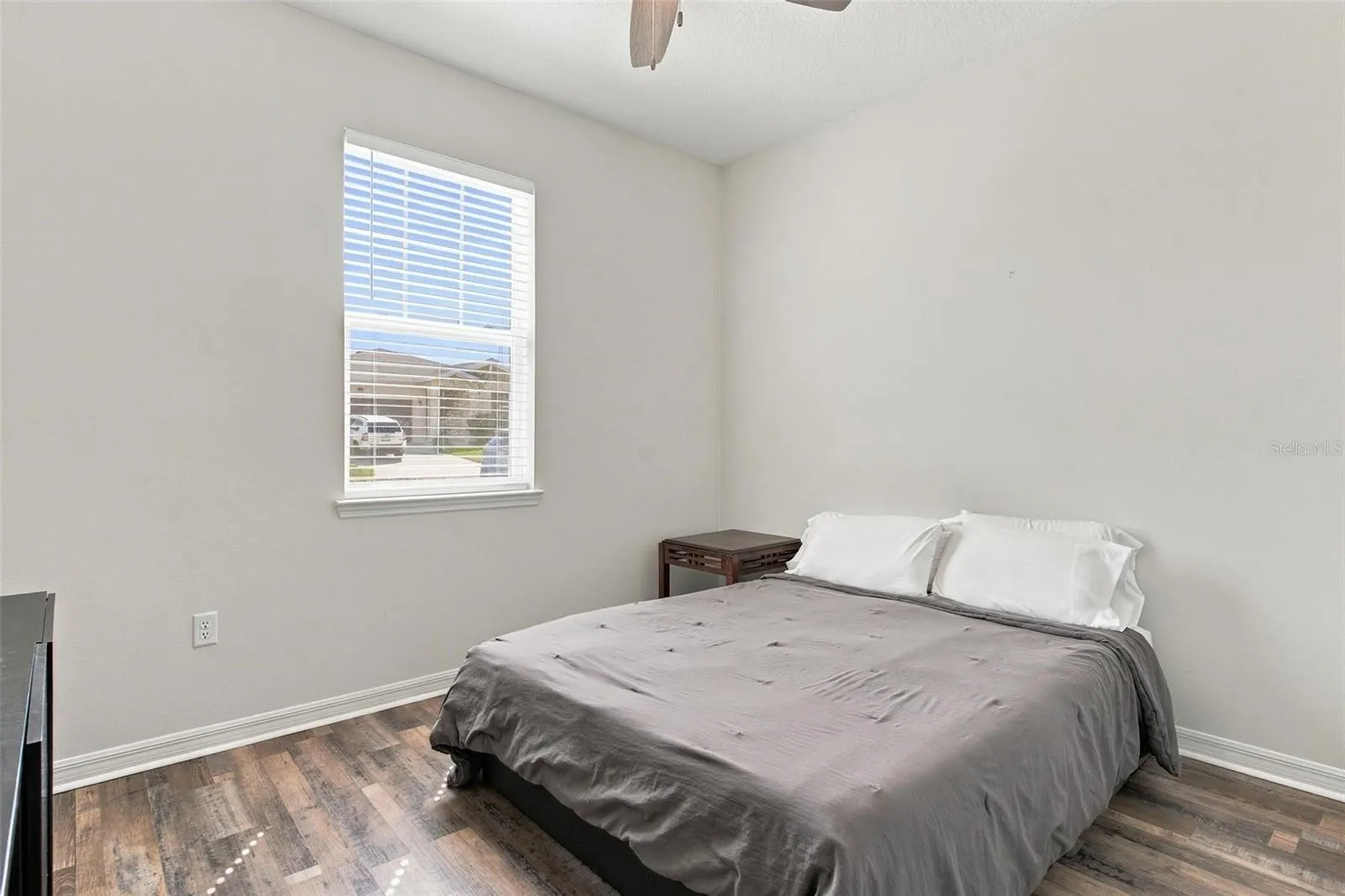 Spacious bedroom.