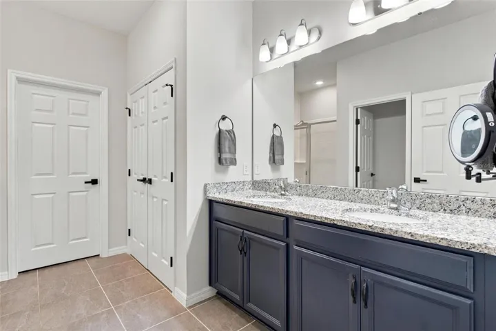Beautiful master bath with dual sinks