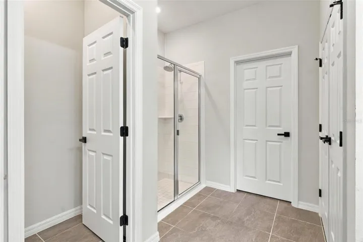 Primary Bath with water closet, Shower &amp; walk-in closet!