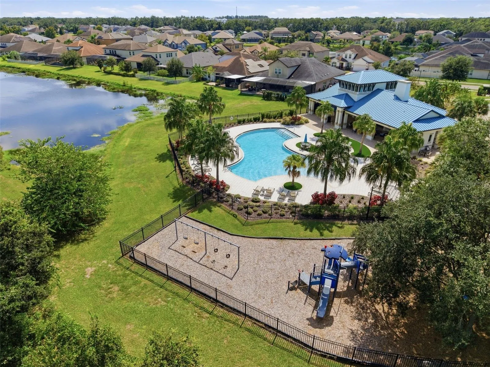 Community pool, playground and pond, less than 2 miles from I-75