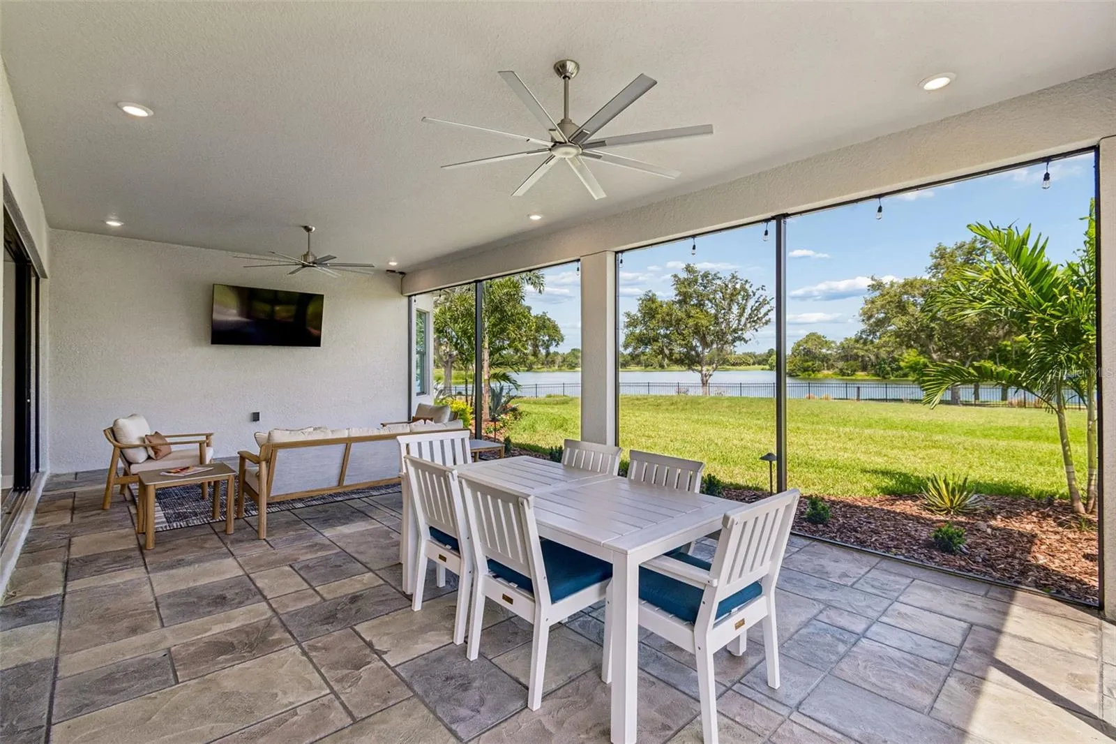 Living Room &amp; Dining Area with Lakeview