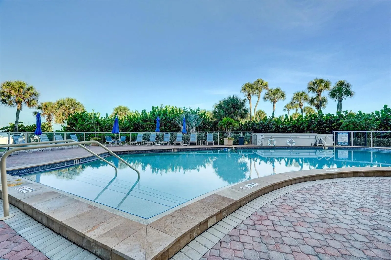 6300 Midnight Pass Rd, unit 1005 Gulf-side Pool