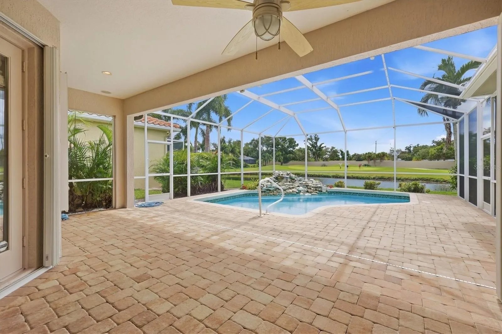 Covered lanai Space with pool