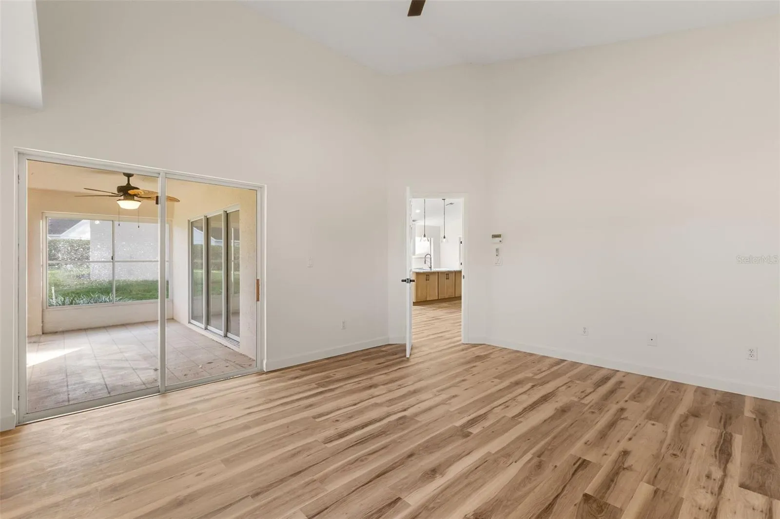 Primary bedroom With private access to Lanai