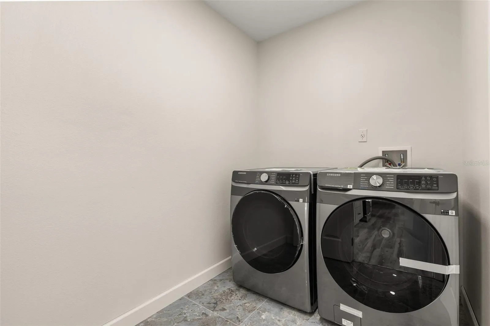 Laundry room with Washer and dryer Included