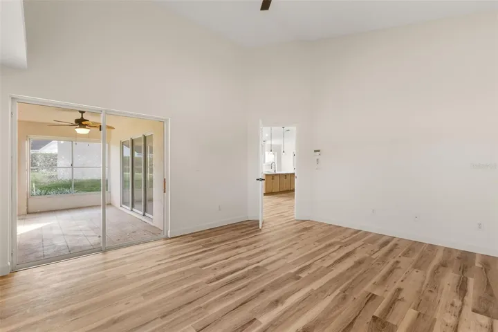 Primary bedroom With private access to Lanai