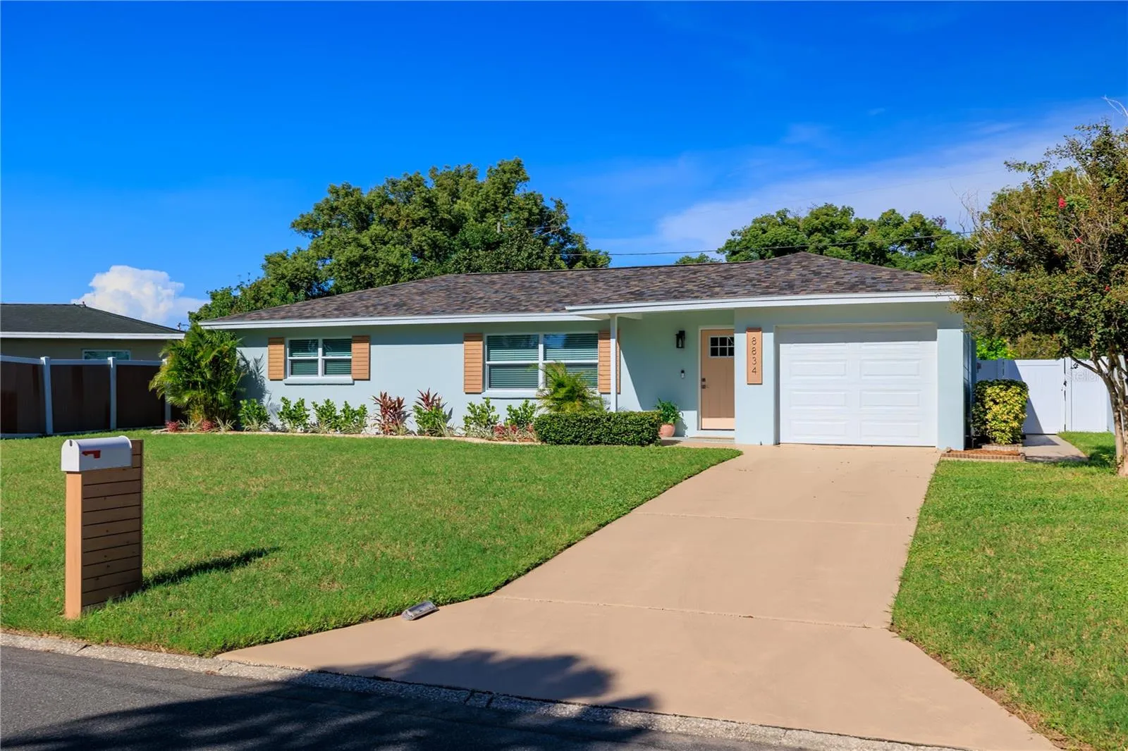 Plenty of curb appeal!