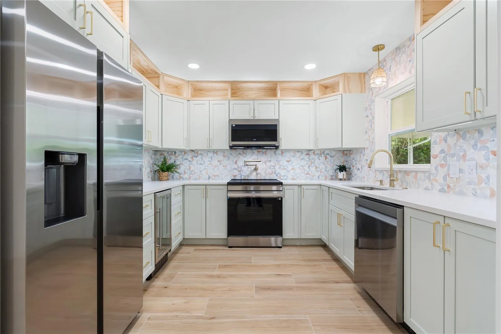 Gorgeous updated kitchen