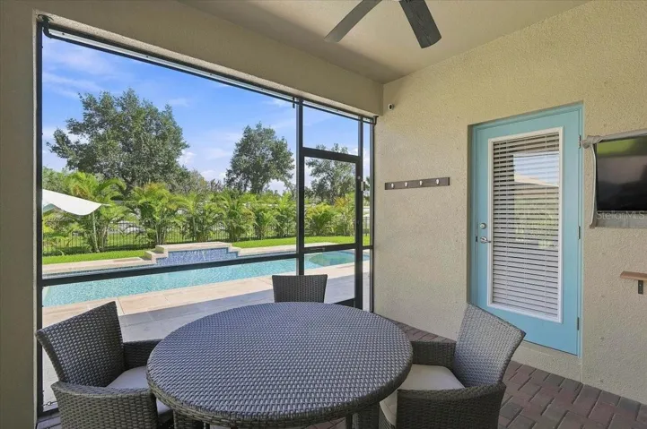 Access to Bathroom from lanai