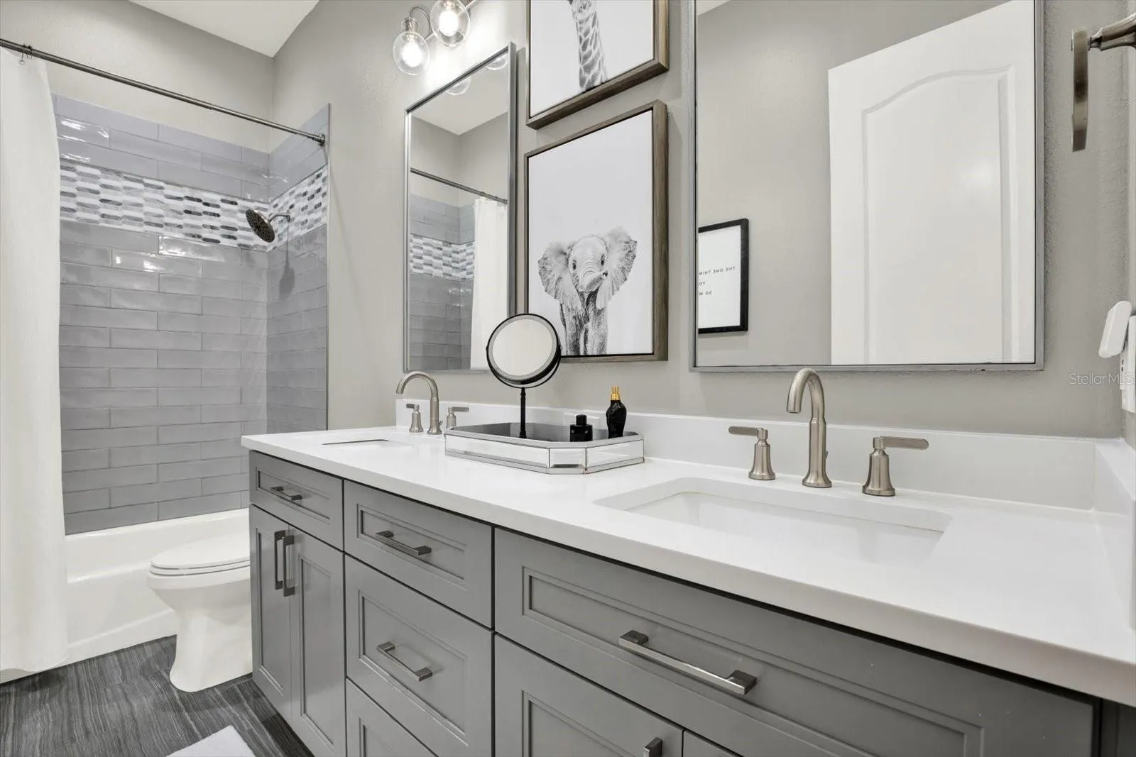 Second floor guest bath with shower/tun combination