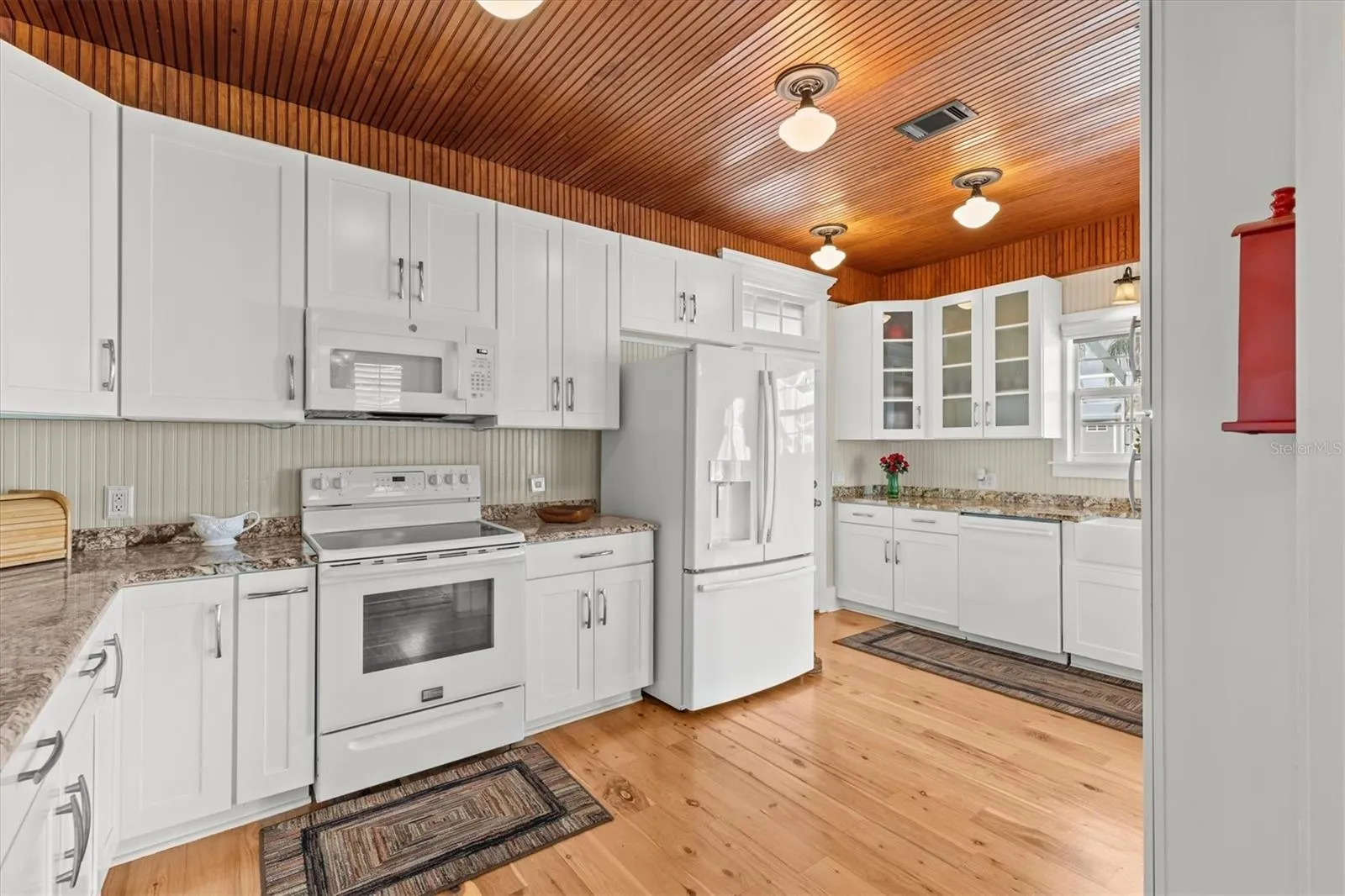 White Kitchen