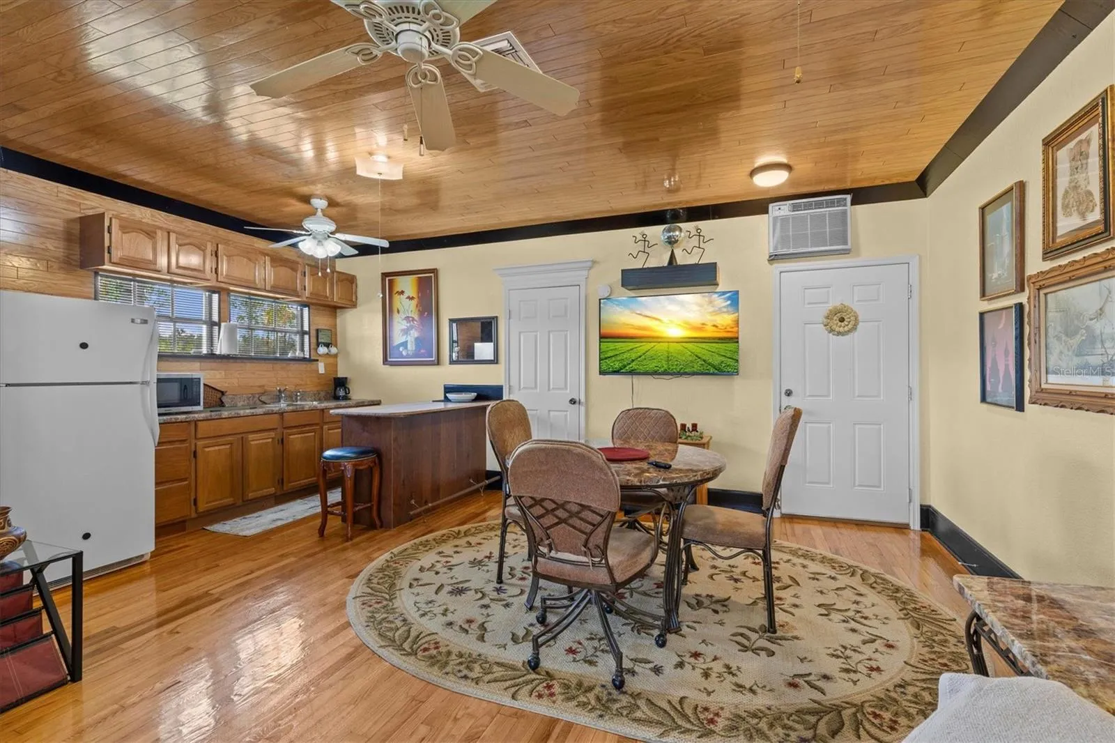 Studio Apartment - Dining Area