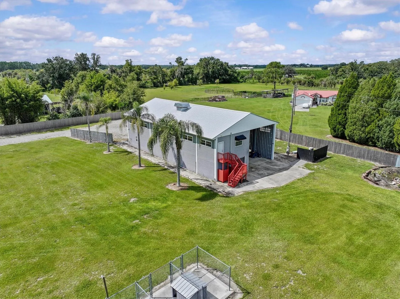 RV Barn with Studio Apartment