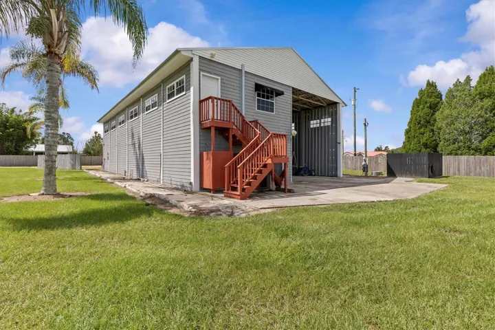RV Barn with Huge Workshop &amp; Studio