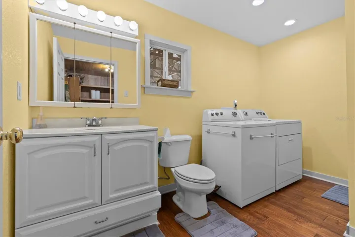 Studio - 1/2 Bathroom
