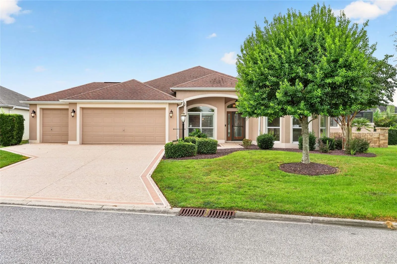 Beautiful Gardenia Pool Home on Corner Lot