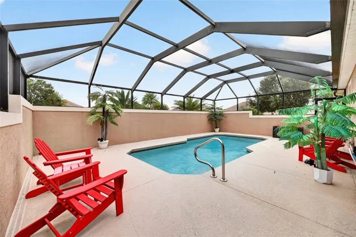 Vaulted Birdcage with Painted Pool Deck