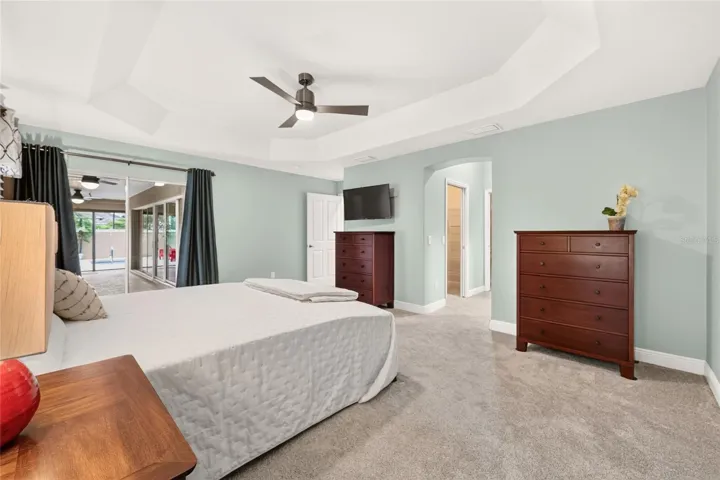 En-suite Bathroom & Dual Closets