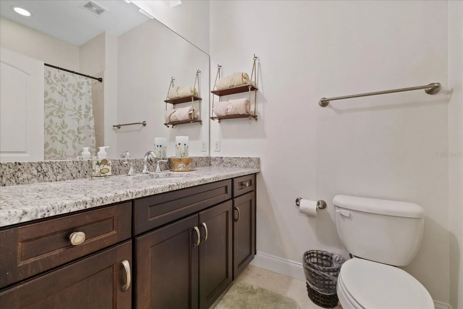 Bedroom 2 en-suite bathroom