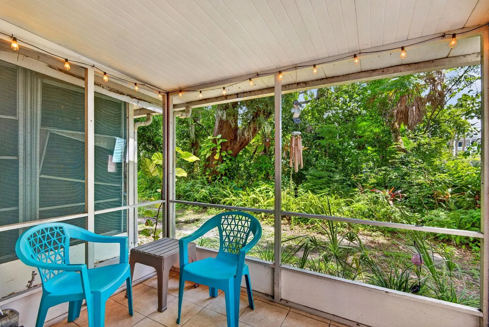 lanai with green behind.