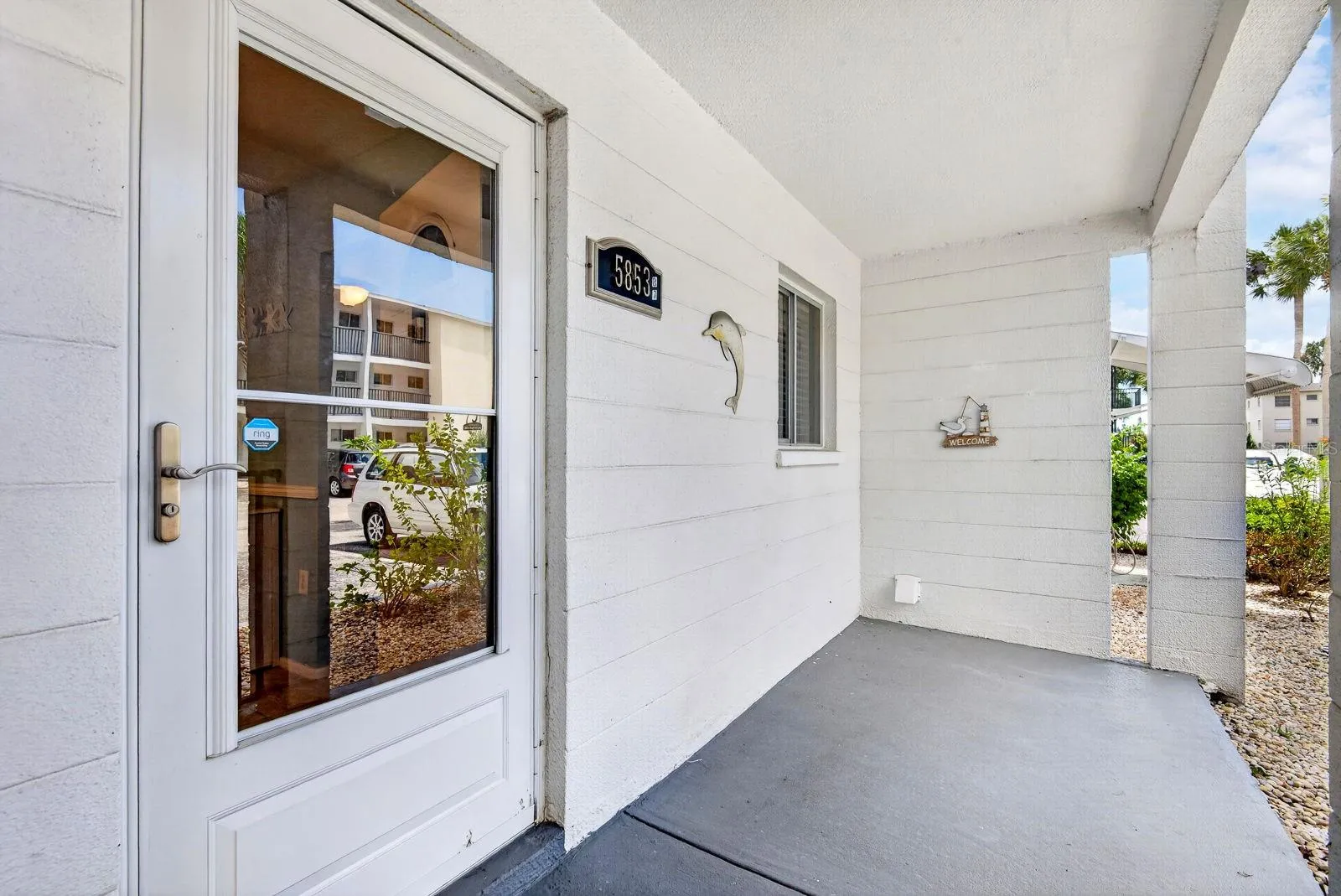 End Unit First Floor Front Door premium location