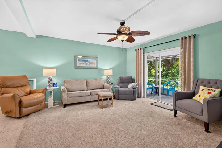 Living area facing lanai