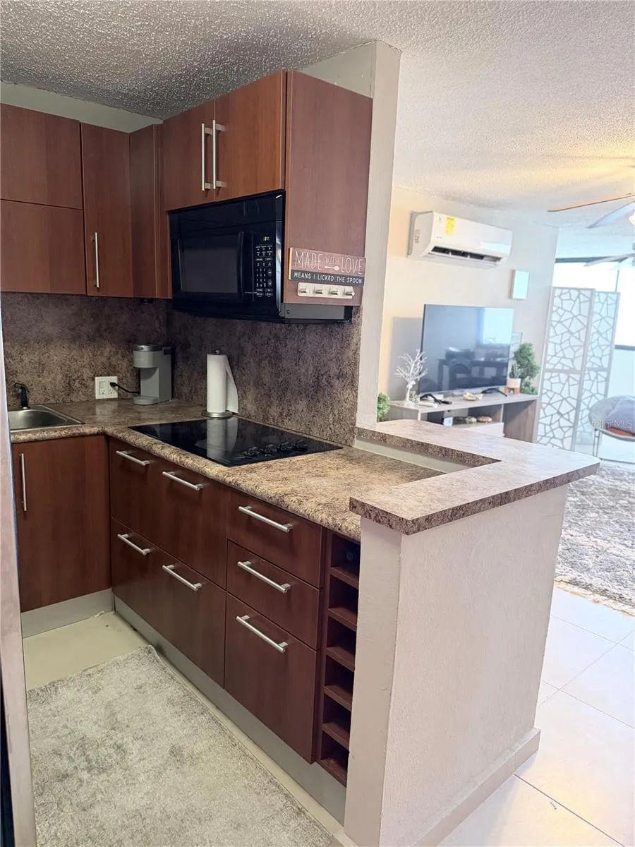 kitchen fully equipped