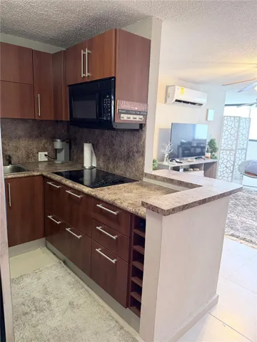 kitchen fully equipped