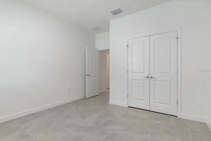 Guest room 2with double door closet